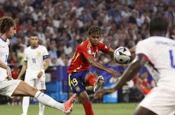  梅西新赛季技艺秀让对手无奈让球迷至嗨 