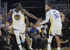 Uzi巅峰对决，库里与50激战掘金分钟，逆转胜负难料！的简单介绍